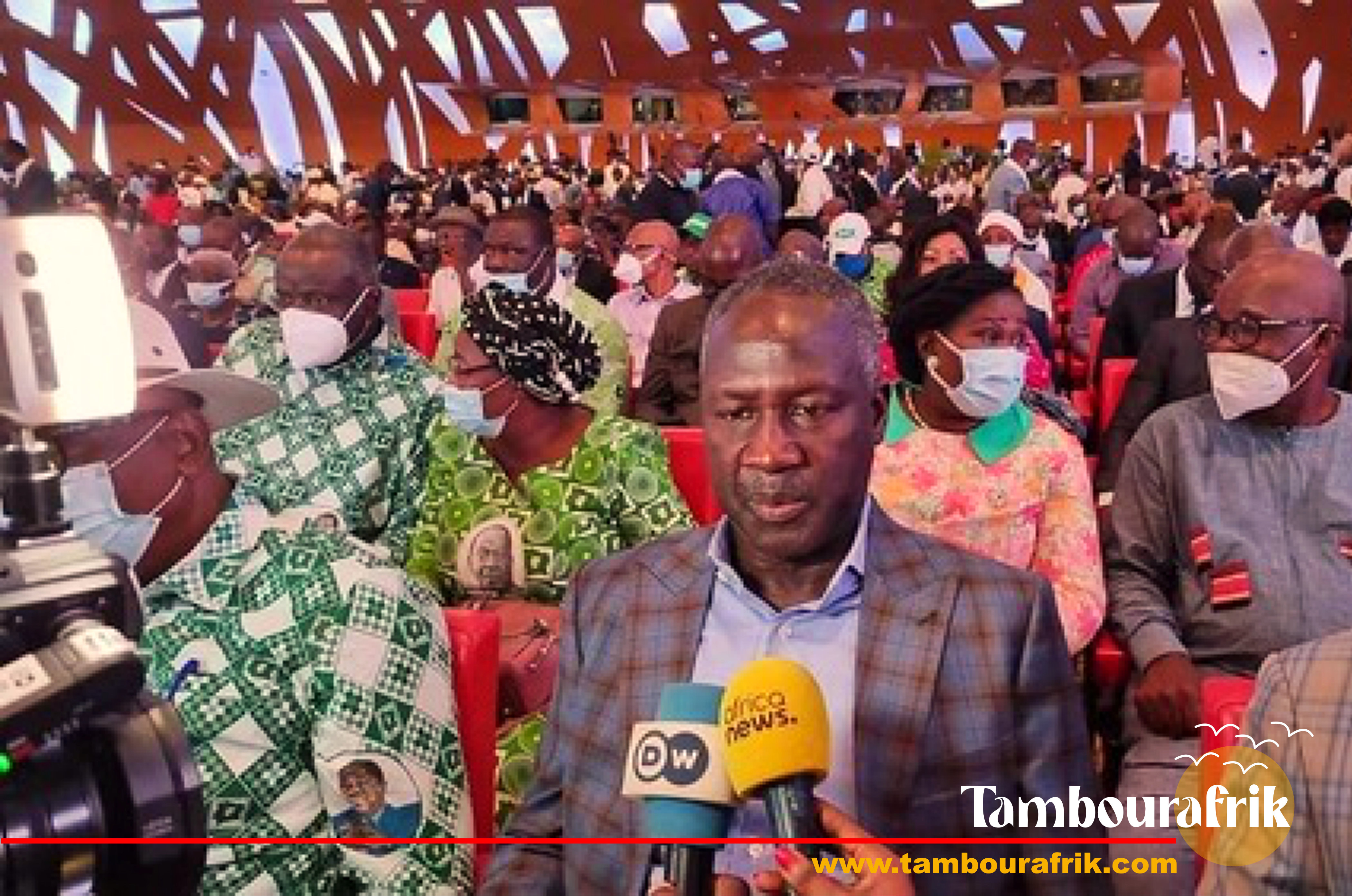 Adama Bictogo au micro de Deutsche Welle et Africa News